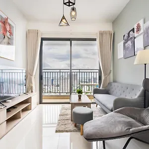 Infinity Pool Signature - Saigon Rivergate Apartment