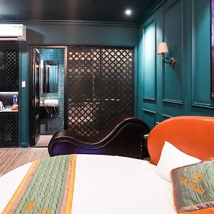 Silk Near Tan Son Nhat Airport Hotel